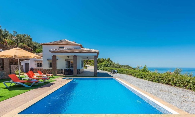 Sayalonga House | 200 m² House ∙ 3 bedrooms ∙ 6 guests