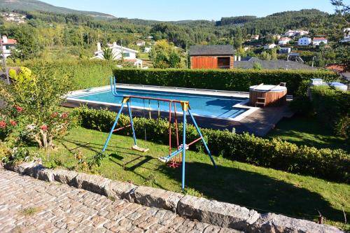 Alvarenga House | 200 m² House ∙ 4 bedrooms ∙ 14 guests