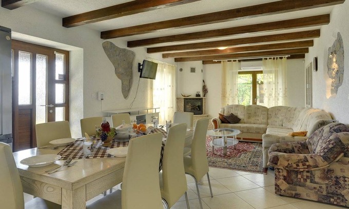 Lupoglav House | 200 m² House ∙ 4 bedrooms ∙ 10 guests