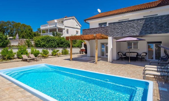 Pinezici House | 200 m² House ∙ 4 bedrooms ∙ 10 guests