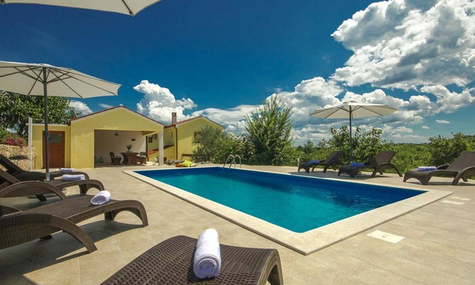 Makovci Villa | 200 m² Villa ∙ 4 bedrooms ∙ 8 guests