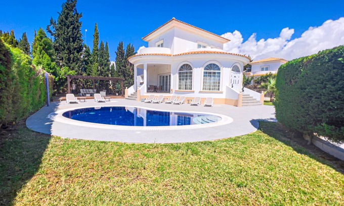 Ayia Thekla Villa | 200 m² Villa ∙ 4 bedrooms ∙ 8 guests