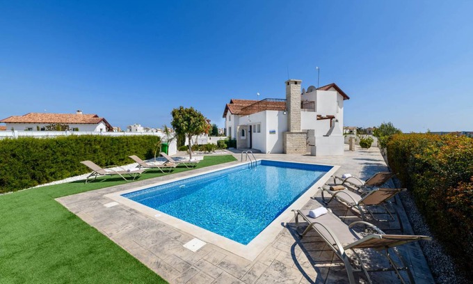 Ayia Thekla Villa | 200 m² Villa ∙ 4 bedrooms ∙ 8 guests