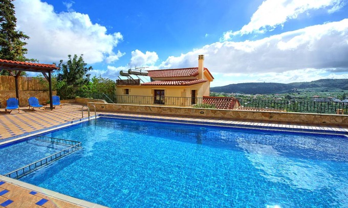Melissourgio Villa | 200 m² Villa ∙ 5 bedrooms ∙ 12 guests