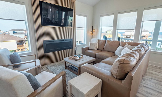 Crystal Beach House | 200 Steps to Beach.6BR sleeps 21 w/Karaoke, Outdoor Bar, Games, Decks & Views