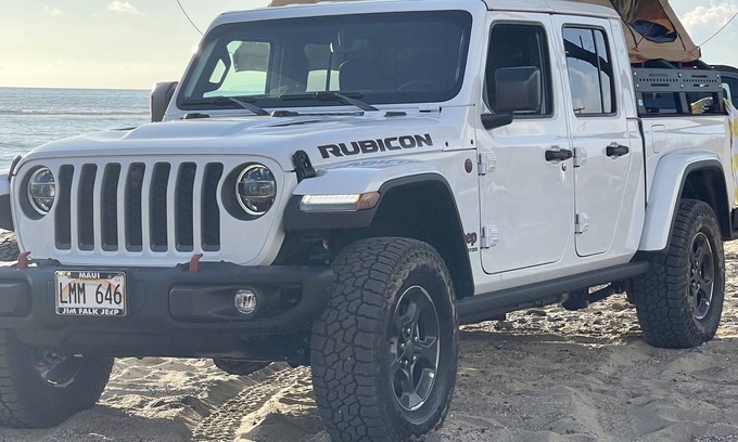 Kahului House | 2022 Jeep Gladiator Rubicon with a Rooftop tent and all the accessories!