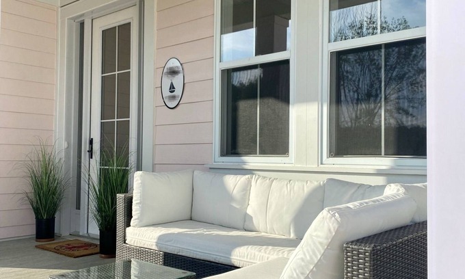 Port Stanley House | 2025 JUST Released 8 Guest Beach House w/Arcade, Gym, Pool, BEACH & Private yard
