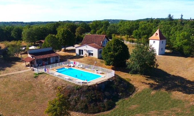 Senaillac-Lauzes House | 205 m² House ∙ 8 bedrooms ∙ 17 guests