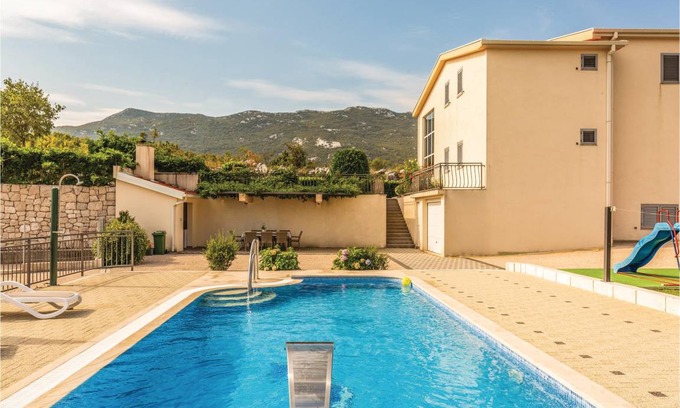 Vrgorac House | 205 m² House ∙ 4 bedrooms ∙ 8 guests