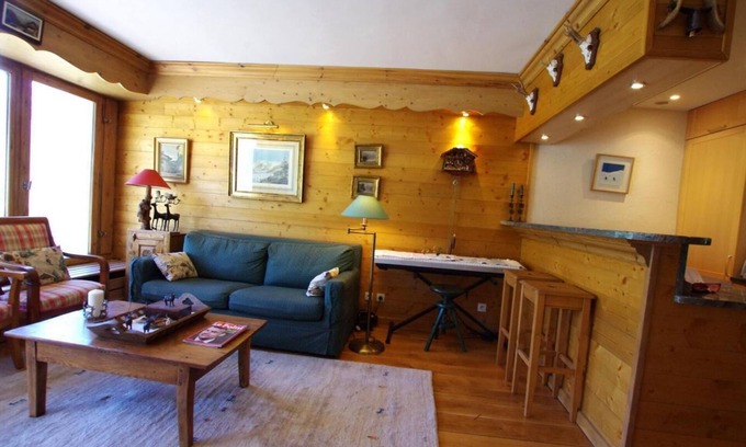 Tignes le Lac Apartment | 20m from resort center, 7th floor, view lake, balcony, tv, ski locker, 55m², Tignes