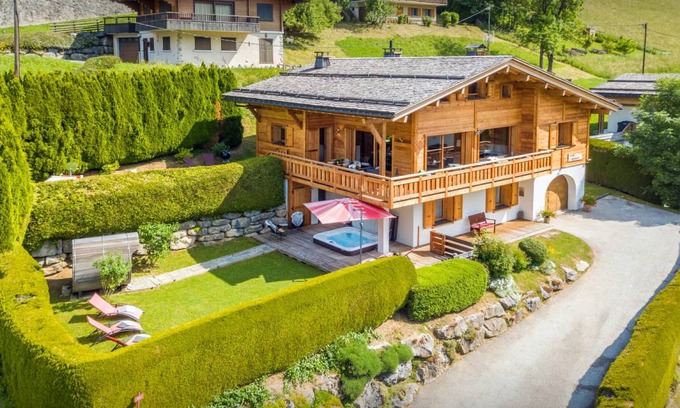 Le Grand-Bornand Ski Chalet | 210 m² Chalet ∙ 6 bedrooms ∙ 13 guests