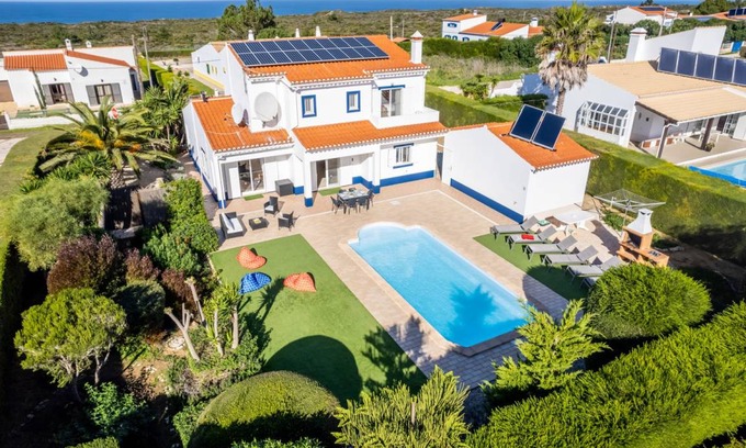 Aljezur Villa | 215 m² Villa ∙ 4 bedrooms ∙ 8 guests