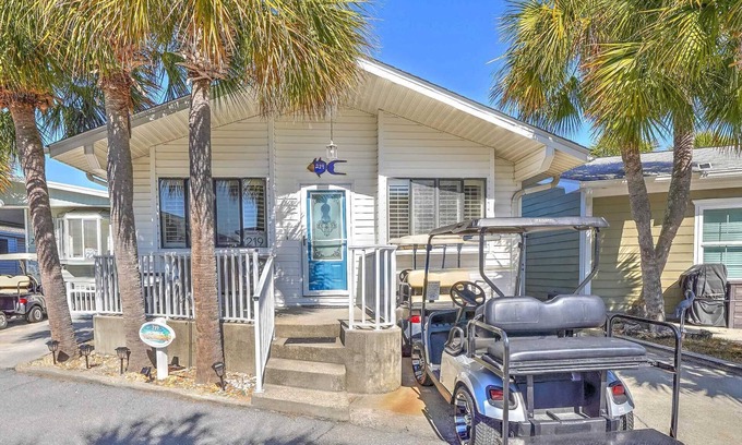Lower Grand Lagoon House | 219 Squid Lane -3 Bedrooms - Includes 2 Golf Cart & Beach Chairs