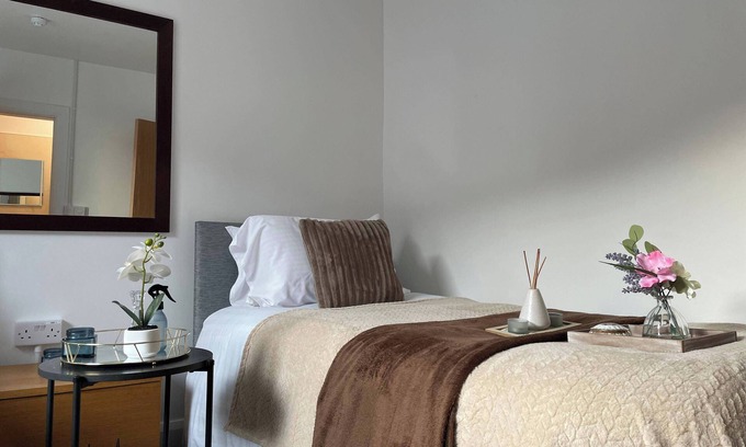 Edenderry Apartment | 22 Guests - Edenderry Luxury Apartment Retreat