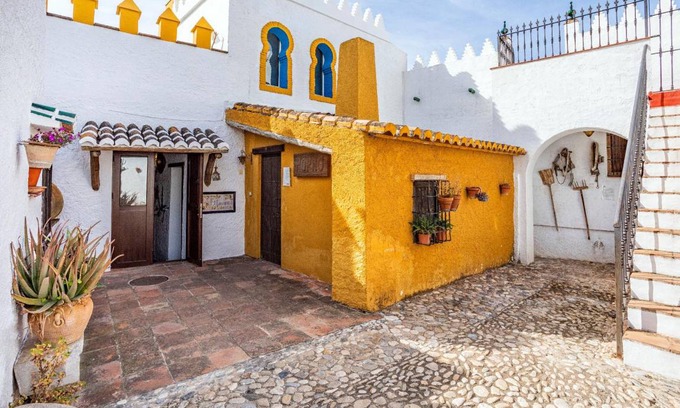 Alcaucin House | 223 m² House ∙ 3 bedrooms ∙ 6 guests