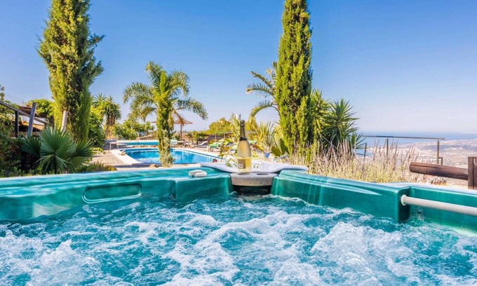 Sayalonga House | 224 m² House ∙ 4 bedrooms ∙ 8 guests