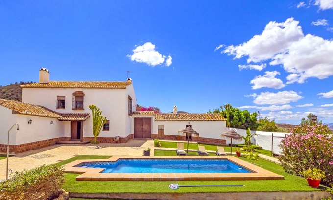 Alora Cottage | 230 m² Cabin ∙ 6 bedrooms ∙ 12 guests