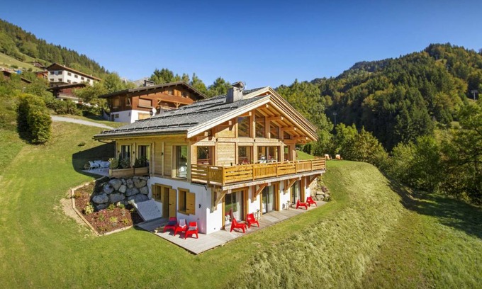 Le Grand-Bornand Ski Chalet | 230 m² Chalet ∙ 6 bedrooms ∙ 14 guests
