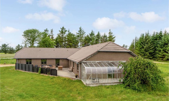 Hanstholm House | 230 m² Farmhouse ∙ 5 bedrooms ∙ 12 guests