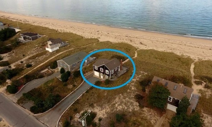 Sagamore Beach Cottage | 233 Phillips Rd