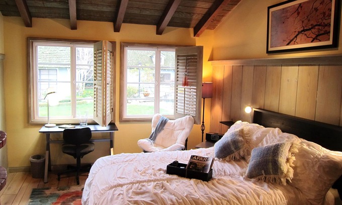 Northridge House | 24/7check-in+ Hi speed WI- FI+ Private Bath+ Kitchenette+ Wash & Dry +Parking
