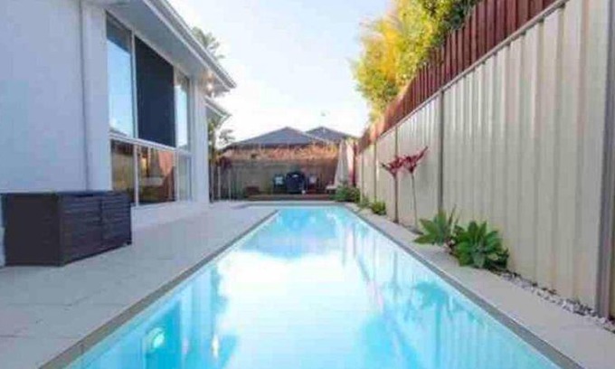 Sandstone Point House | 240 m² House ∙ 5 bedrooms ∙ 8 guests