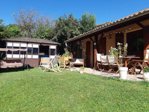 Cailloux-sur-Fontaines Bed & Breakfast | 25 m² Bed and breakfast ∙ 2 bedrooms ∙ 4 guests