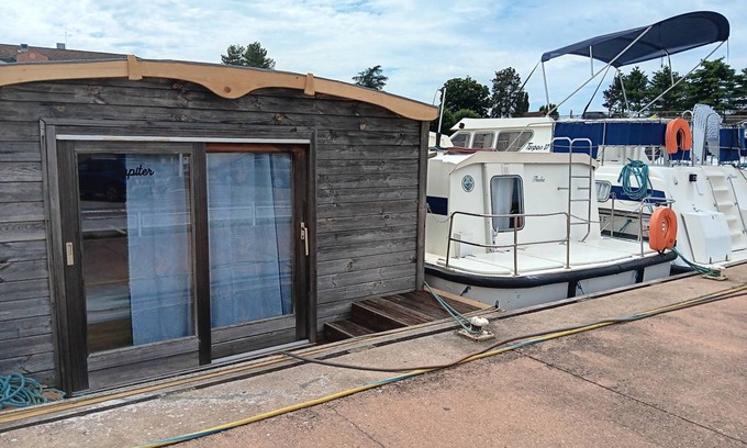 Digoin Boat Rental | 25 m² Houseboat ∙ 1 bedroom ∙ 6 guests