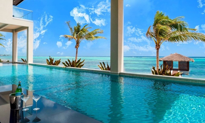 Bodden Town Villa | 25% Off! 7BR Oceanfront Villa w/5 Master Suites, Bunk Room, Swim-Up Bar