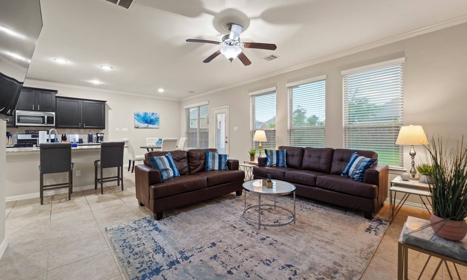 Tomball House | 25% OFF - Chic - 4BD/2BA - Tomball - HOU003