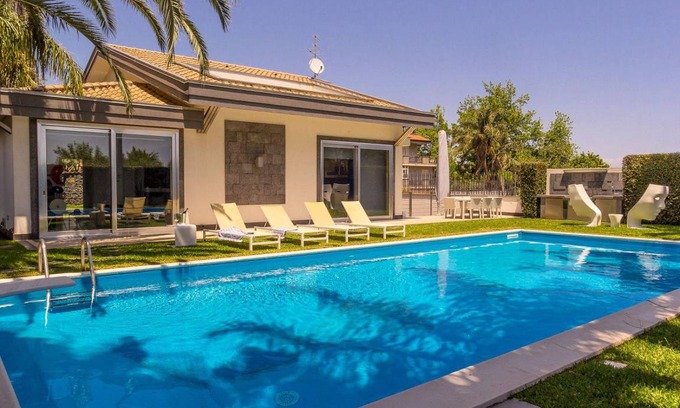 Fondachello House | 250 m² House ∙ 3 bedrooms ∙ 8 guests