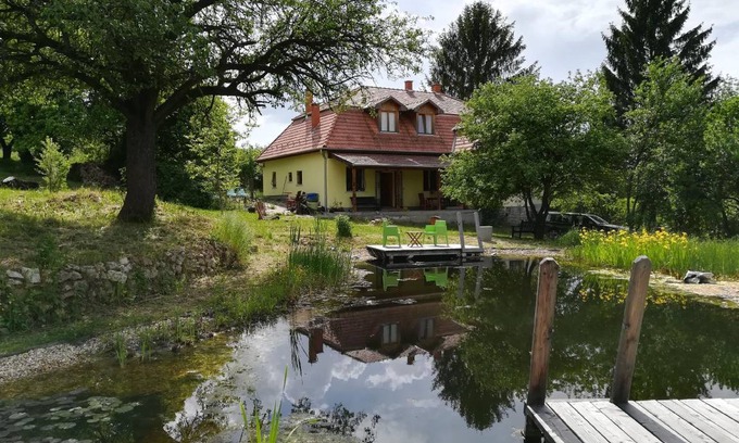 Csernely House | 250 m² House ∙ 5 bedrooms ∙ 10 guests