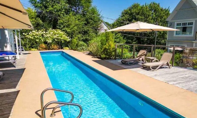 Chester House | 2500' | Front HBR | Lap Pool | DT 5 Min Walk | 3BD