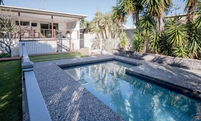 Moffat Beach House | 252 m² House ∙ 5 bedrooms ∙ 10 guests