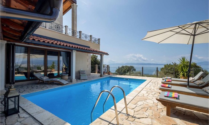 Kostrena House | 256 m² House ∙ 4 bedrooms ∙ 7 guests