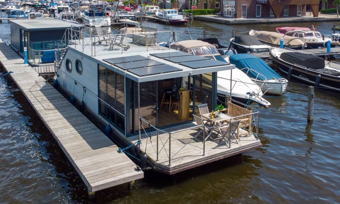 Municipality of Uitgeest Boat Rental | 26 m² Houseboat ∙ 2 bedrooms ∙ 4 guests