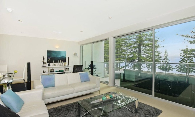 Victor Harbor Apartment | 26 The Breeze : Sea Views Right in the Heart of Vi