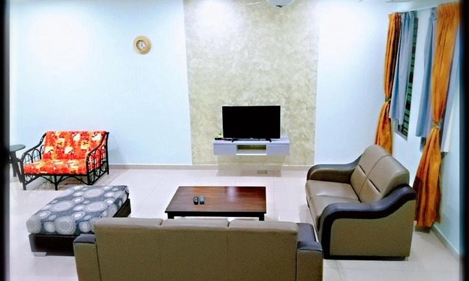 Taman Teratai House | 270 Sitiawan Homestay