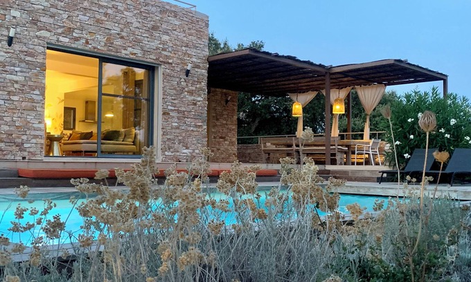 Porto-Vecchio House | 275m², breathtaking view, quiet, 28° pool, 12 people, 10 mins from Porto Vecchio
