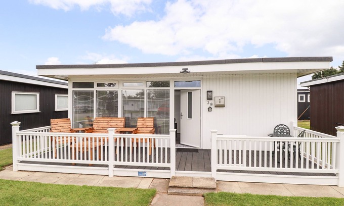 Chapel Saint Leonards Cottage | 28 CHERRY PARK, family friendly, with a garden in Chapel St Leonards
