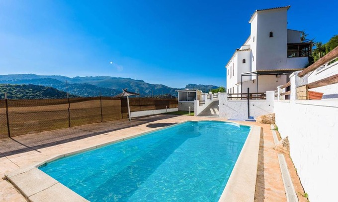 Benaojan House | 280 m² House ∙ 8 bedrooms ∙ 18 guests
