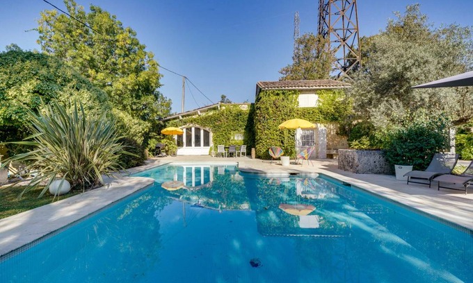 Saint-Loubes Villa | 280 m² Villa ∙ 4 bedrooms ∙ 10 guests