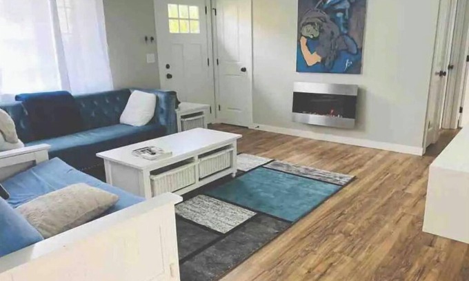 Lents House | 2BD modern unit downtown Lents in Portland.