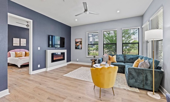 Cedars Apartment | 2Bdr Downtown Dallas Rooftop/FirePit+Pooltable&Gym