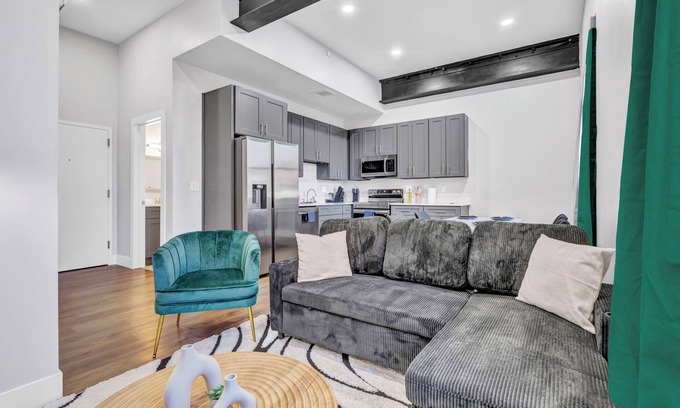 Cleveland Apartment | 2Bed 1Bath 10 Min to DT Ping Pong Gym