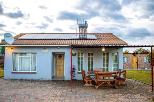 Harare House | 2Bed-4Guests-Garden-NearCentre&Attractions