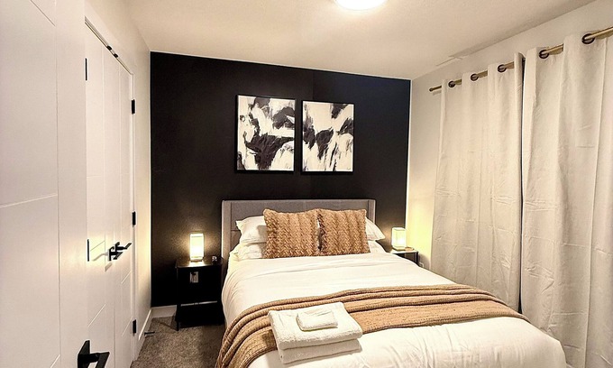 Northeast Edmonton House | 2bed Luxury suite | Downtown