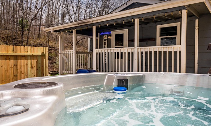 Gnaw Bone Cottage | 2BR, 1BA