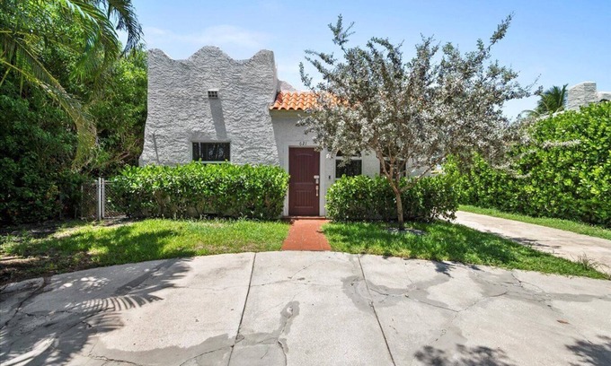 Parker Ridge House | 2BR/2BA Cottage - 8 min from Downtown West Palm Beach