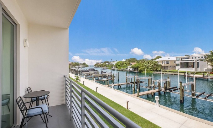 Central Sarasota Condo | 2BR 2BA Downtown Sarasota, Waterfront Views, Patio, Resort Pool, Kayaks Included